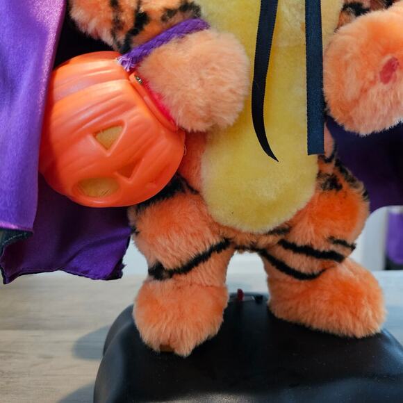 Telco Disney Tigger Halloween Decor 18" Vintage 90s Vampire Costume Pumpkin Cat - Picture 5 of 12